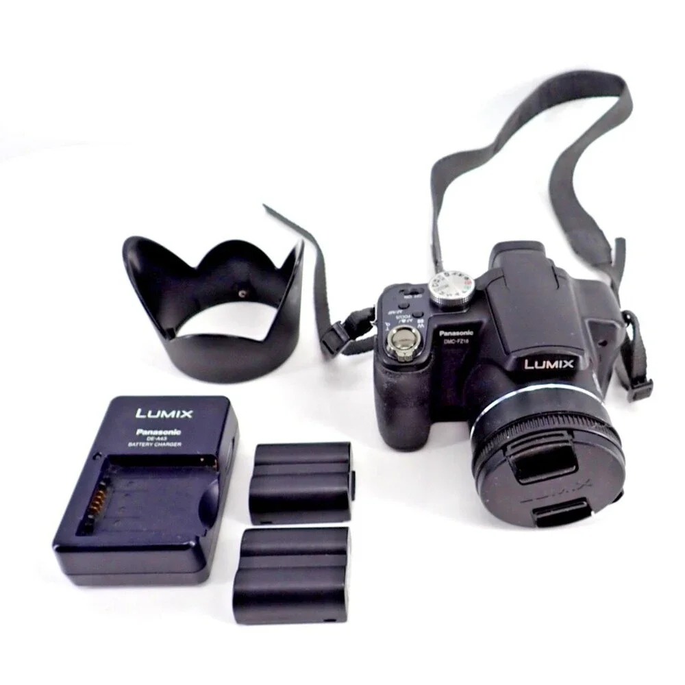 Panasonic LUMIX DMC-FZ18 8.1MP Digital Camera + Batteries Charger Hood Case Kit